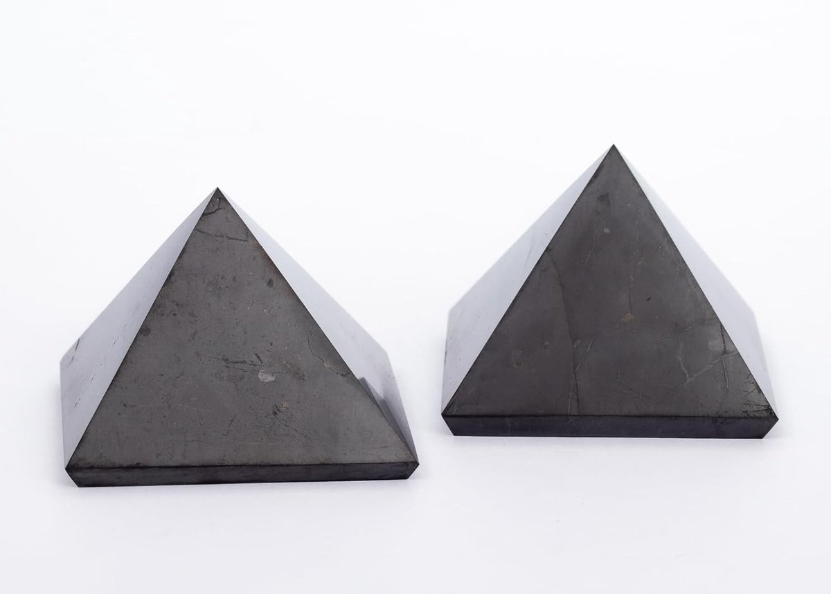 Twee Gepolijste Shungiet Piramides voor Decoratie en Meditatie