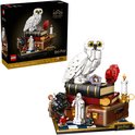 LEGO Harry Potter-bouwset met uil, boeken, minifiguren en een treinwagon.