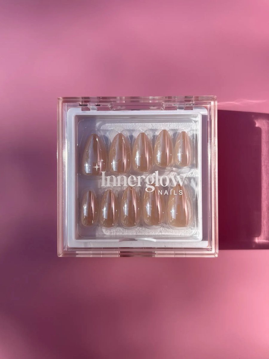 Innerglow Nails - Style ‘Caramel Glaze’ - Korte Amandel Nagels - Chrome Nails - Hoge Kwaliteit Soft Gel - 24-28 stuks Plaknagels - All-in-one Nail Kit met Nagellijm - Nepnagels - Kunstnagels - Zelfklevende Nagels