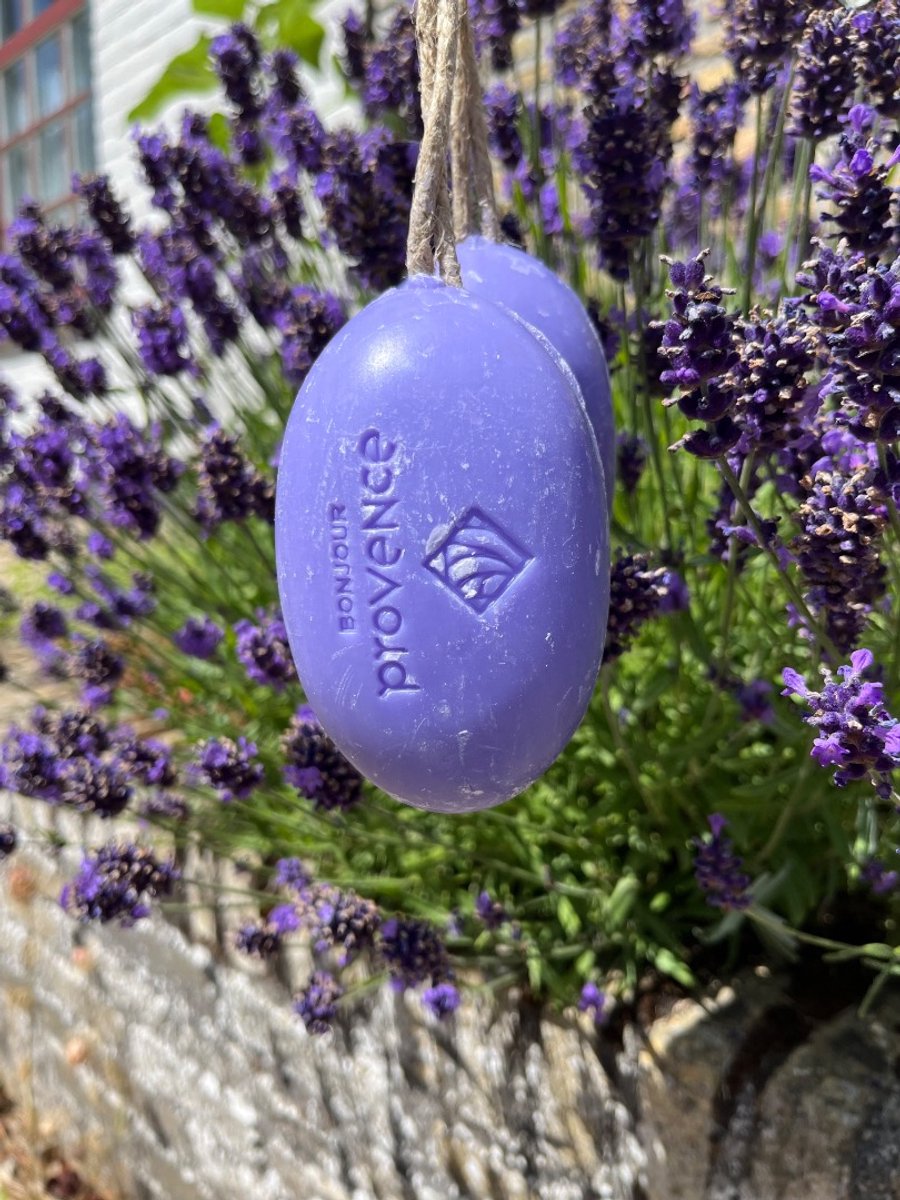Zeepkoord Lavendel zeepkoord - 2 x 200 gram - Soap on rope - Verrijkt met natuurlijke sheabutter - Franse zeep - Zeep aan touw