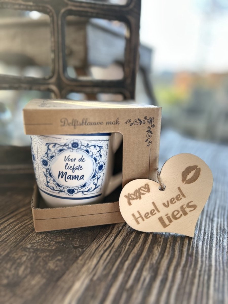 Creaties van Hier – Delfts blauwe mok Mama houten hartje – 10,5 cm – Keramiek