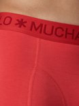 Close-up van een rode Muchachomalo boxershort met rode tailleband.