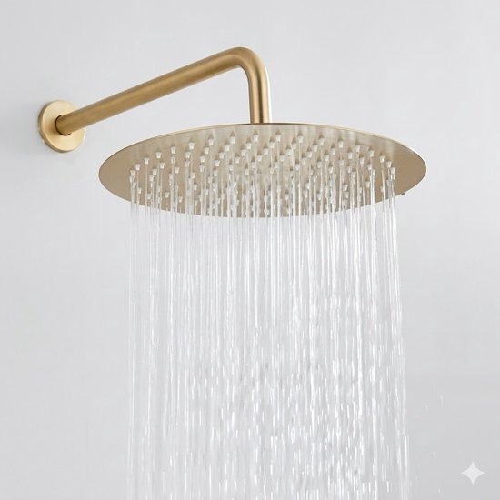 Gouden ronde regendouche met vele sproeiers, water stroomt naar beneden.