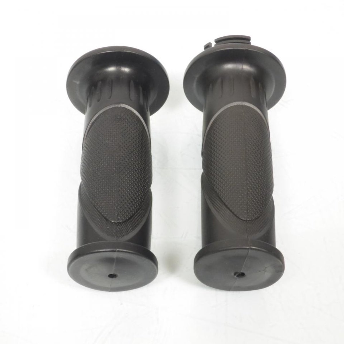 Paire poignée avec tube de gaz pour scooter Yiying 50 YY50QT XC50-050400001 XC50-050301000 Neuf