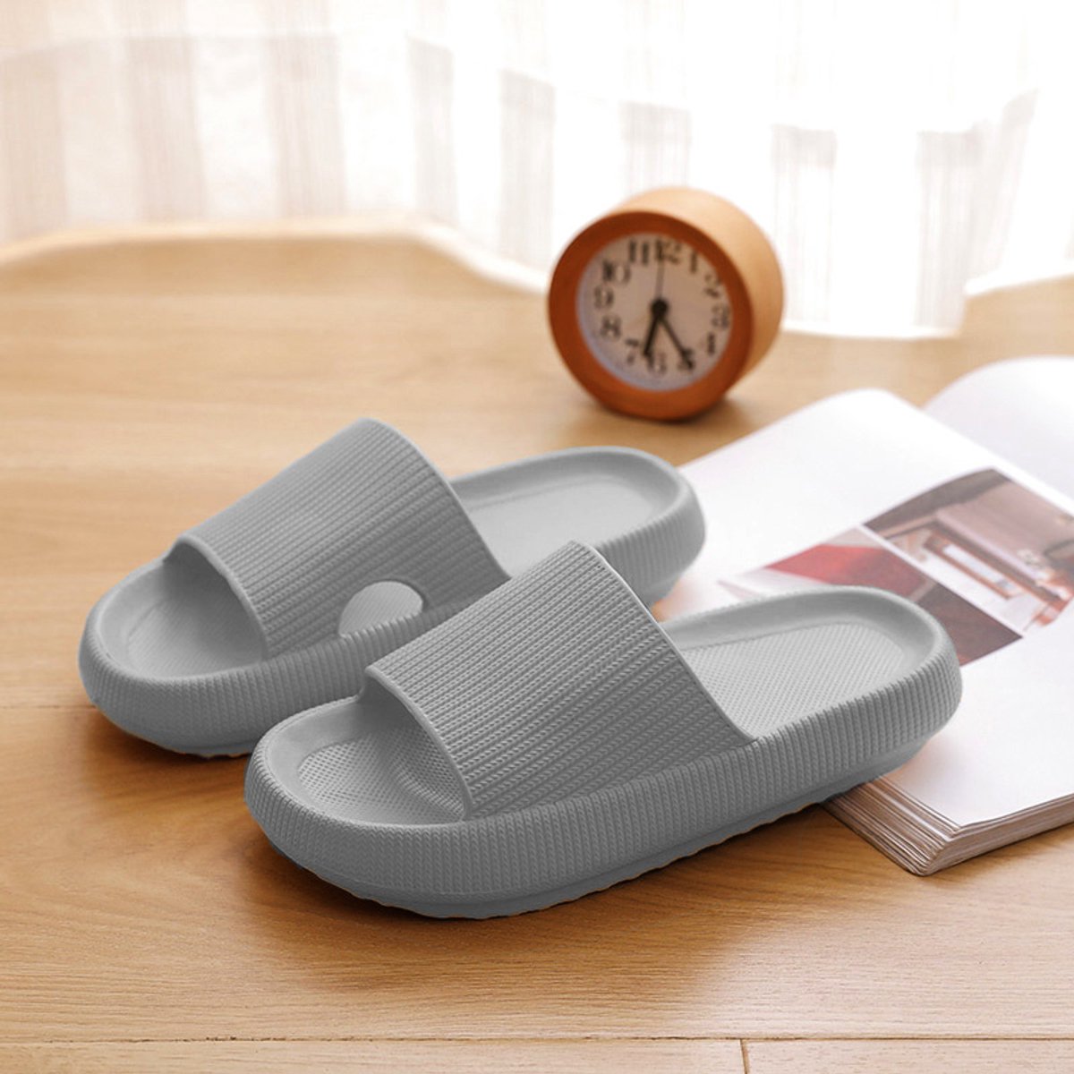 Geweo - Slippers - Badslippers - EVA Badslippers Unisex - Anti-Slip en Stevig Voetbed - Anti-lawaai-Antibacterieel - Anatomisch - Licht & Flexibel - Massage-effect-voor in de zomer en voor binnen en buitenv - Grey - Maat 36/37