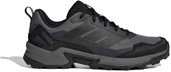 Zwarte Adidas Terrex wandelschoen met grijze accenten en veters.
