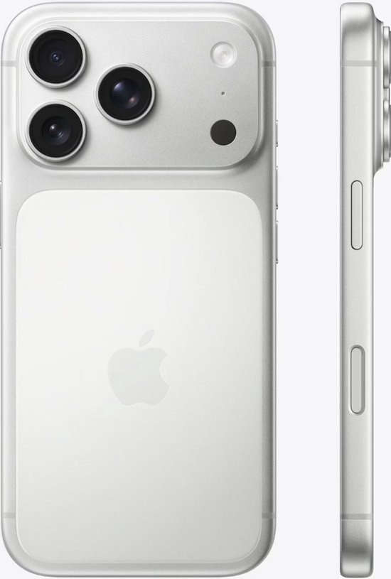 iPhone argenté avec logo Apple, triple appareil photo et dos lisse. Vue latérale montrant bordure argentée et boutons.