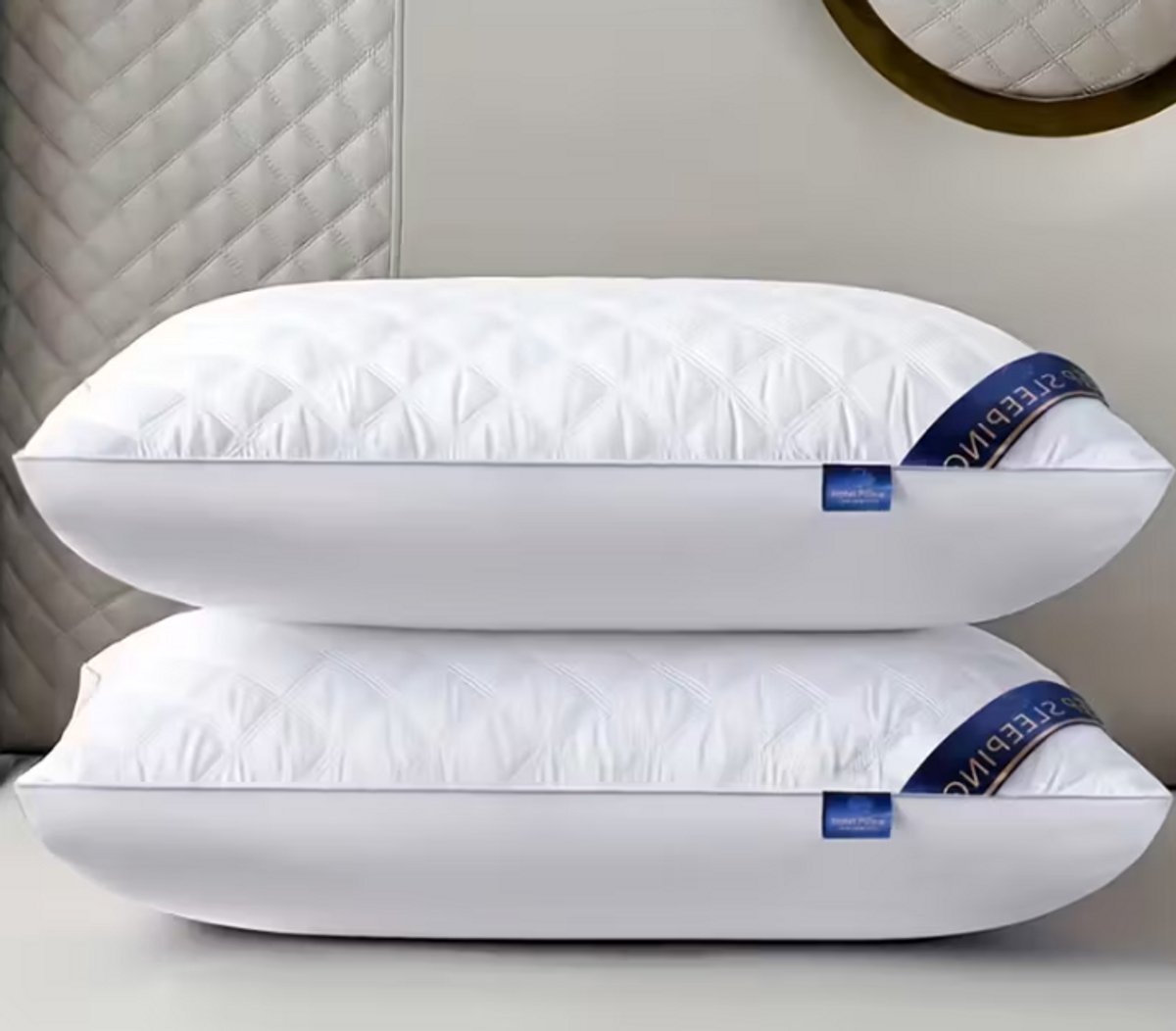 Set van 2 slaapkussens, afmeting 48x74 cm, met een stijlvol ontwerp dat geschikt is voor alle seizoenen. Deze luxe kussens, ontworpen voor een diepe slaap en nekondersteuning