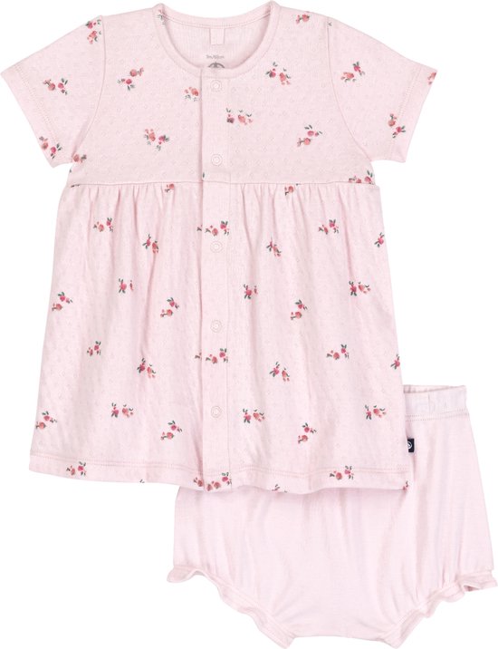 Roze babyjurkje met korte mouwen, knoopjes aan de voorkant en een bloemenprint. Bijpassend roze pofbroekje met ruches aan de pijpen.