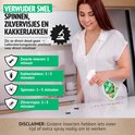 Vrouw met witte blouse en sprayfles. Tekst 'Verwijder snel spinnen, zilvervisjes en kakkerlakken'. Illustraties van insecten en tijd.