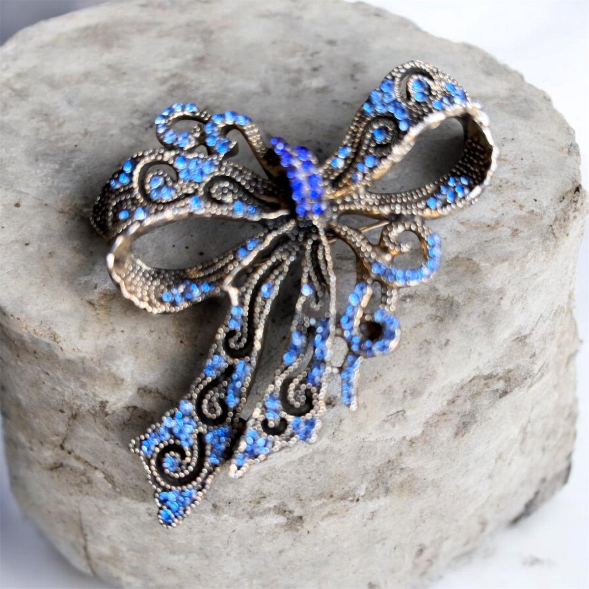 Broche Retro Strik Strass Blauw ( Goudkleurig ) 6.5 x 6 cm