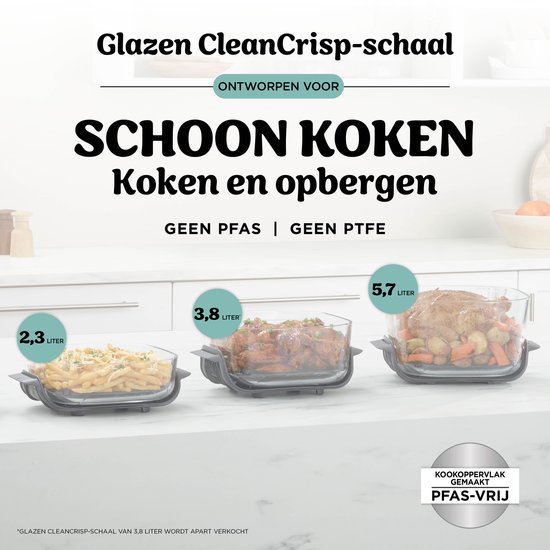 Drie glazen airfryer schalen van 2,3L, 3,8L en 5,7L met pasta, stoofschotel en geroosterde kip.