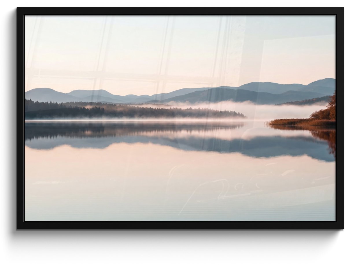 FrameYourWall Poster in lijst - Fotolijst 90x60 cm - Posters - Water - Bomen - Mistlaag - Posterlijst zwart - Decoratie - Wanddecoratie woonkamer - Muurdecoratie slaapkamer