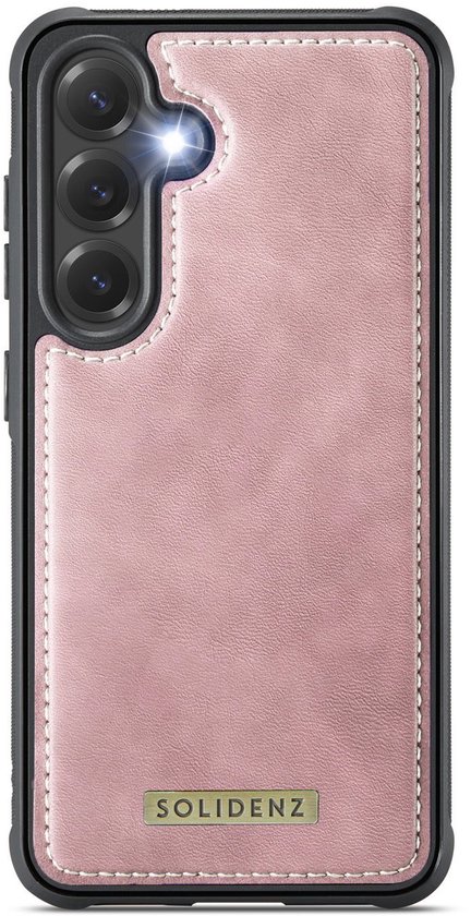 Roze achterkant van een hoesje met driedubbele camera-uitsparing en SOLIDENZ logo.