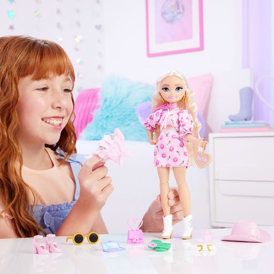 Barbie Dream Besties Festival Looks “Malibu" Doll and Accessories — afbeelding 5