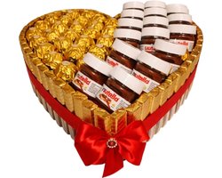 Luxe Hartvormig Chocoladecadeau met Ferrero Rocher, Merci & Mini Nutella — valentijn - moederdag