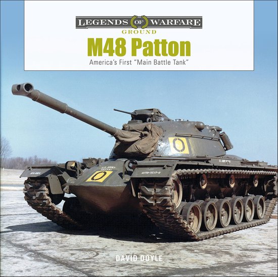 Boekomslag met een olijfgroene M48 Patton-tank met gele cirkelmarkeringen en de titel Legends of Warfare: M48 Patton.