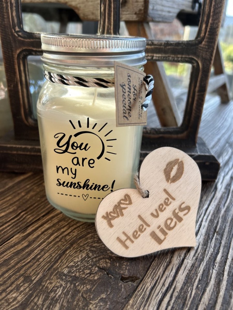 Creaties van hier Black & White scented candles You are my sunshine met houten hartje – 13,5 cm – vanille