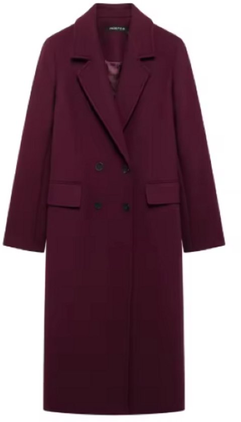 Long manteau bordeaux à double boutonnage, col à revers et poches à rabat.