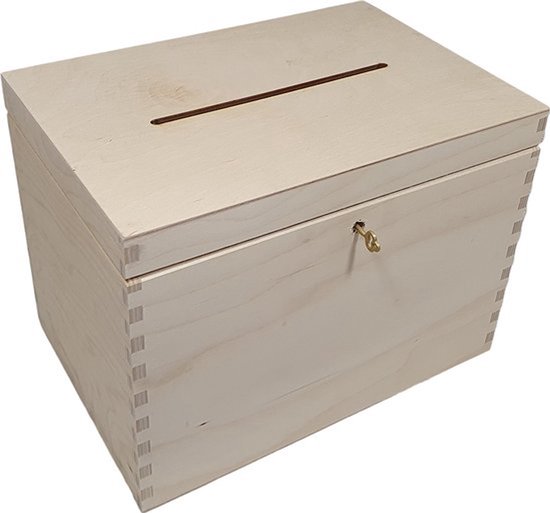 Houten kist met sleutelgat en gleuf in de deksel.