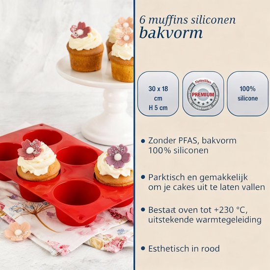 Close-up van zes cupcakes met witte frosting en bloemenversiering in een rode siliconen bakvorm. Informatie over het product.