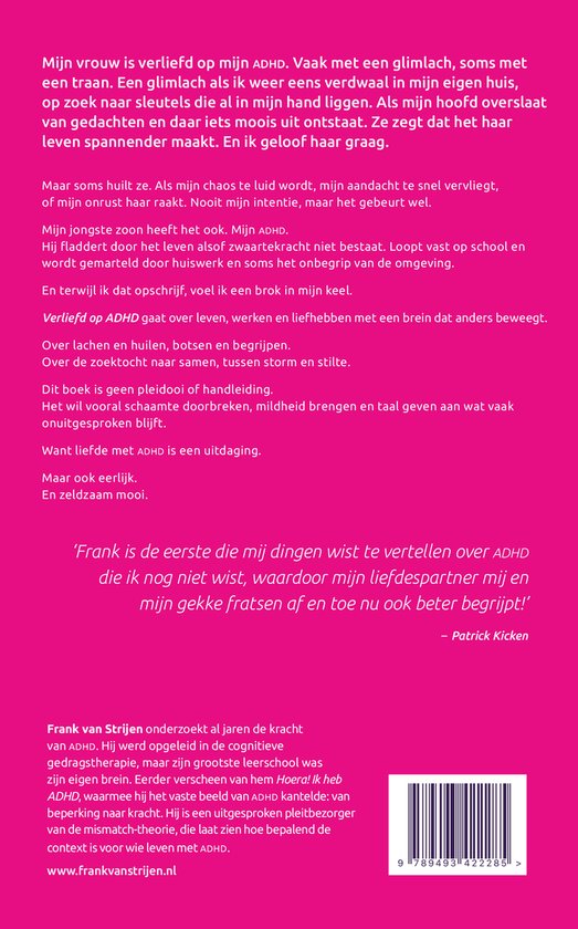 Achterkant van een boek. Roze kaft met tekst over de inhoud, de auteur en een quote.