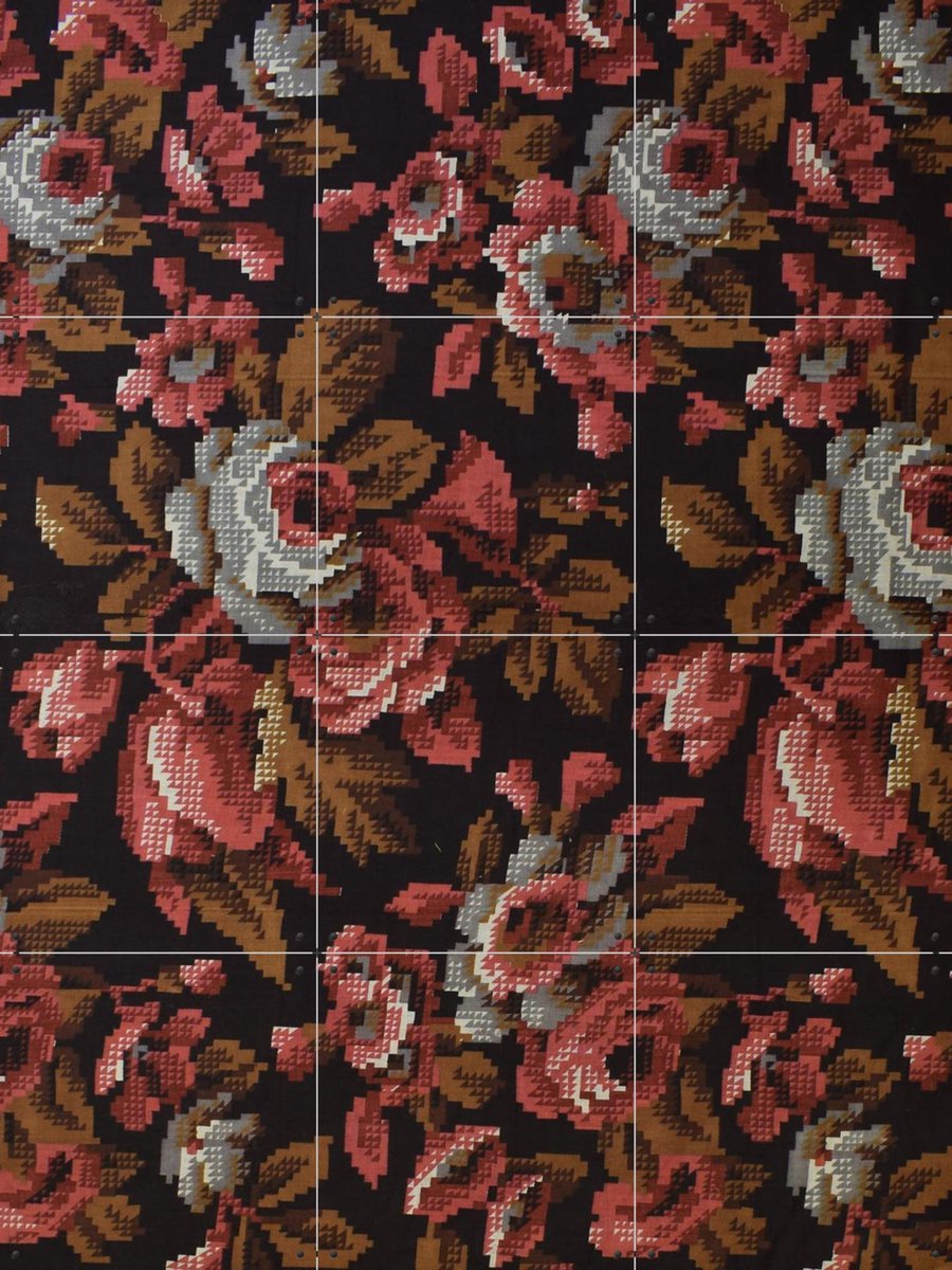 IXXI Berlin Woolwork Chintz, Victoria and Albert Museum - 60 x 80 cm - Gratis ophangtool - Grote wanddecoratie en posters - Decoratieve kunsten