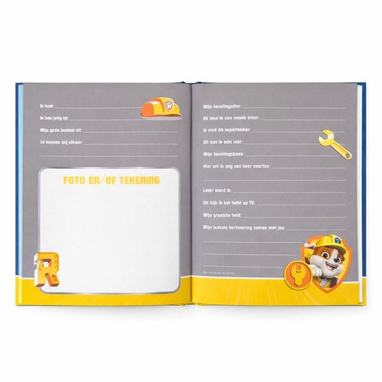 Een vriendenboek met een grote 'R' en een tekening- of foto-ruimte. Met Paw Patrol illustraties.
