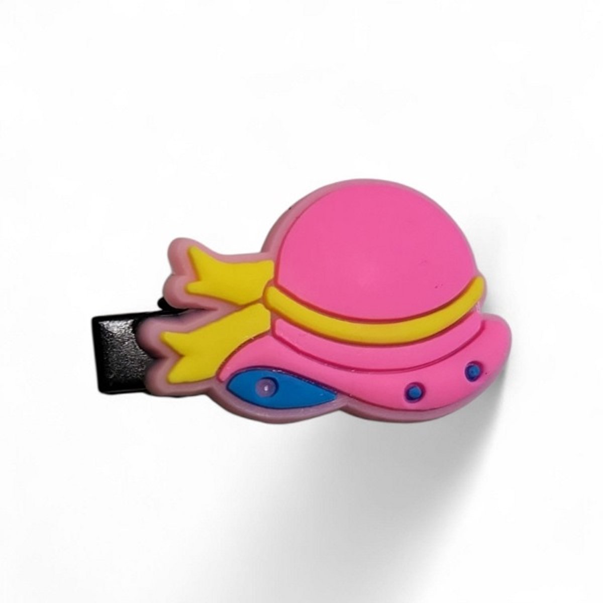 Een vrolijke fleurige haarclip. Tip: Deze clip kan ook gebruikt worden om losse papiertjes bij elkaar te houden of een klein zakje mee dicht te maken. Leuk om voor jezelf te kopen of om cadeau te geven.