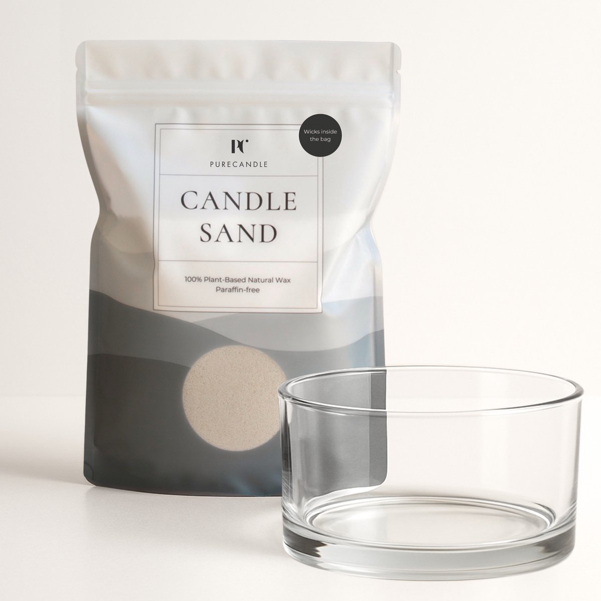 PureCandle Kaarsenzand Cadeauset – Licht Beige Kaarsenzand 450g + 30 Lonten – Glazen Schaal Clara Ø15 cm - Poederkaars Navulset & Kaarsendecoratie - Kaarszand starterpakket - Kaars parels