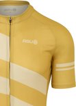 Detail van een geel fietsshirt, korte mouwen, met diagonale crèmekleurige strepen en AGU logo.