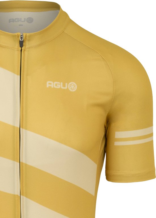 Detail van een geel fietsshirt, korte mouwen, met diagonale crèmekleurige strepen en AGU logo.