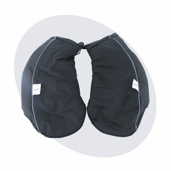 Grijze handwarmers, nog te monteren, op een witte achtergrond.