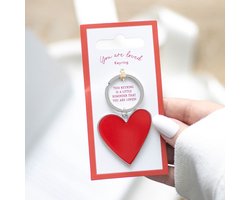 You Are Loved Sleutelhanger met Rood Hart – Valentijn Cadeau – Emaille Hart Sleutelhanger – Liefde & Waardering – Klein Cadeautje voor Haar – Heart to Heart Collectie
