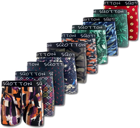 Rangée de dix boxers pour hommes avec diverses impressions, y compris des motifs géométriques, camouflage et tropicaux.