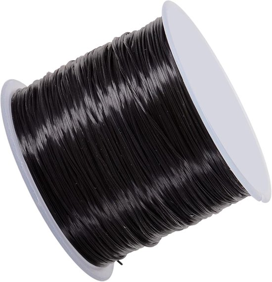 Een spoel zwart elastisch koord, 0.8 mm dik en 60 meter lang.