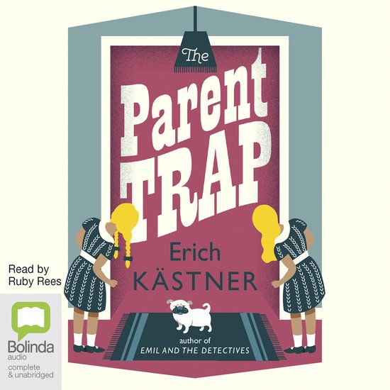Boekcover met de titel 'The Parent Trap' van Erich Kästner, met twee meisjes met blonde vlechten en een hondje.