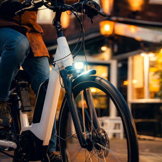 AXA Nxt 60 E‑bike Koplamp - LED Fietsverlichting - 60 Lux - 6–12 V Aansluiting - 80 m Lichtbundel - 4.500 m Zichtbaarheid - Geïntegreerde Reflector - Voorvork of Stuurbeugel — afbeelding 3