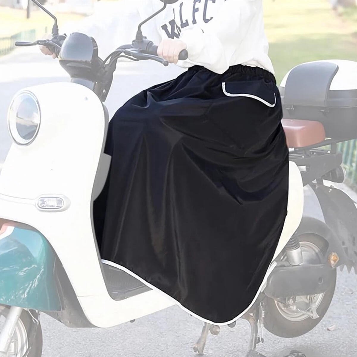 Beenkleed Scooter - Scooter Beenkleed - Beenkleden - Universeel Beenkleed - Beenwarmer - 130*90 cm - Zwart - Polyester - Scootmobiel beenkleed - Scooter deken - Beenhoes scooter - Winter beenbeschermers voor motoren - Winddichte beenbeschermer