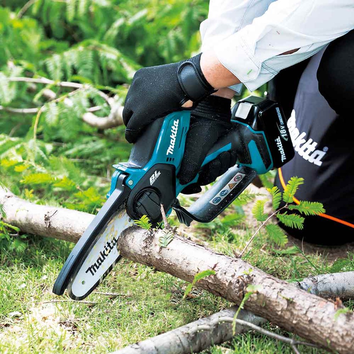 Makita DUC150 Scie d'élagage sur batterie 15 cm 18V - 3,0 Ah + chargeur