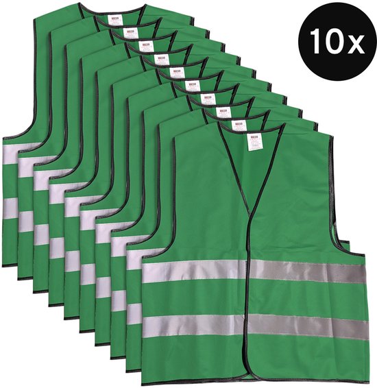 Tien groene veiligheidshesjes met reflecterende strepen, opgesteld in een rij.