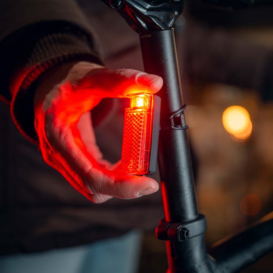 AXA Visto Fietsverlichting - Fietslampjes Voorlicht en achterlicht op Batterijen - Waterdicht - Fietslicht met Reflector en Zijzicht - Geschikt voor Stadsfiets, gravelfiets en kinderfiets van AXA — afbeelding 4