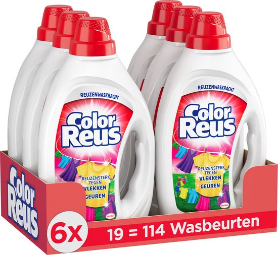 Voordeelverpakking van 6 flessen Color Reus wasmiddel. Flessen met rode dop. Label met waslijn en kleurrijke kleding. 'Color Reus Reuzenkracht tegen vlekken en geuren'.