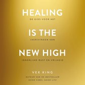 Boekomslag 'Healing Is the New High' met gouden achtergrond. Tekst: HEALING IS THE NEW HIGH, DE GIDS VOOR HET (HER)VINDEN VAN INNERLIJKE RUST EN VRIJHEID, VEX KING.