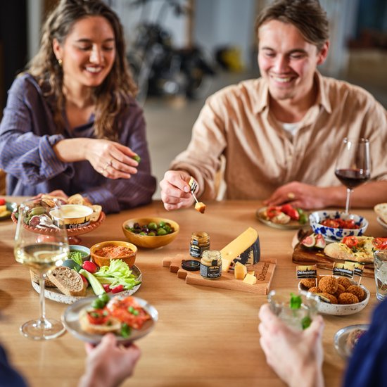 Old Amsterdam Treat Box – Kaaspakket met Classic, Chutneys & Borrelplank – Borrelpakket – Cadeau Vader