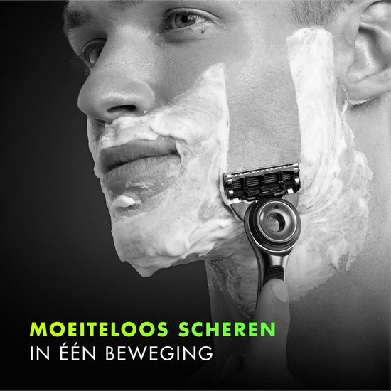 Gillette Labs - Scheerset - 1 Handvat + 5 scheermesjes Met Exfoliërende Strip + Magnetische Standaard Met Travelcase