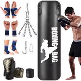 Zwarte bokszak met witte opdruk 'BOXING BAG' en bokser. Accessoires: polsbandjes, enkelbandjes, bokshandschoenen, polswraps.
