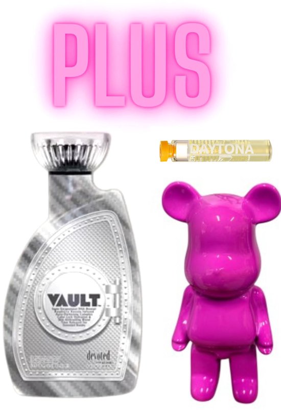 Crème autobronzante Devoted Creations en argent avec logo 'VAULT 400', une figurine ours rose et un flacon 'DAYTONA'.