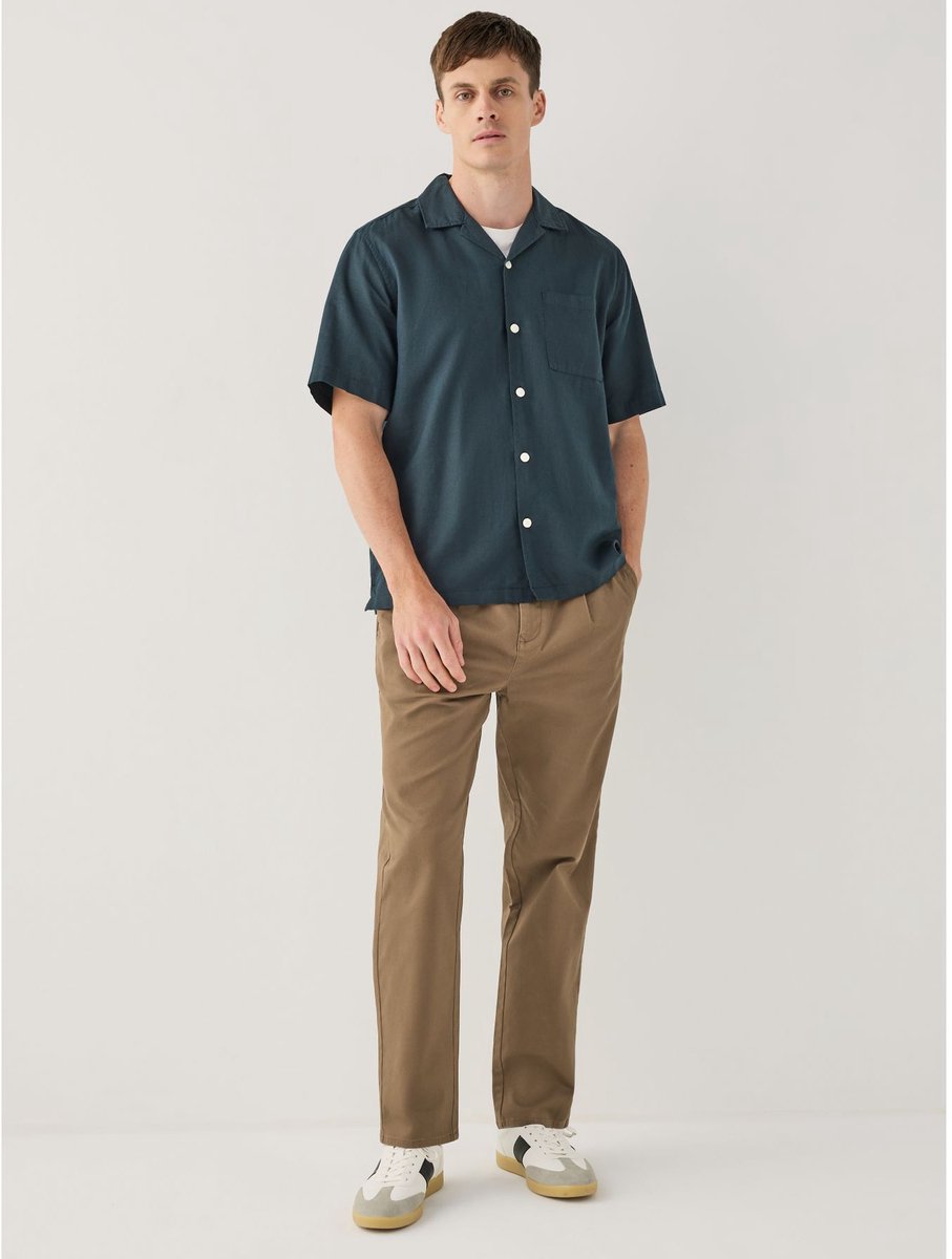 Next - Heren - Single Pleated Stretch Chinos Trousers - Bruin