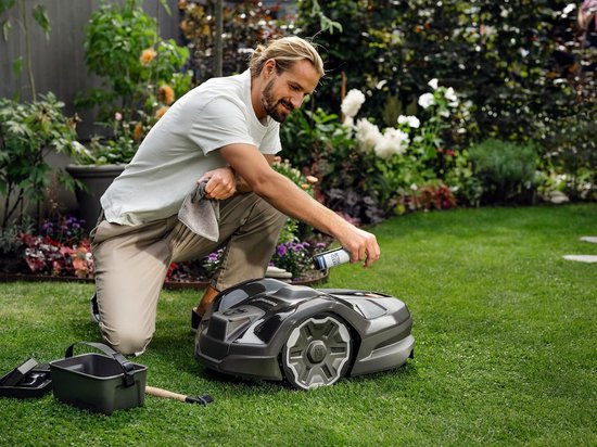 Husqvarna Automower Reinigings- & Onderhoudskit - Compleet Verzorgingsset met Borstels, Schroevendraaier & Spray van Husqvarna — afbeelding 2